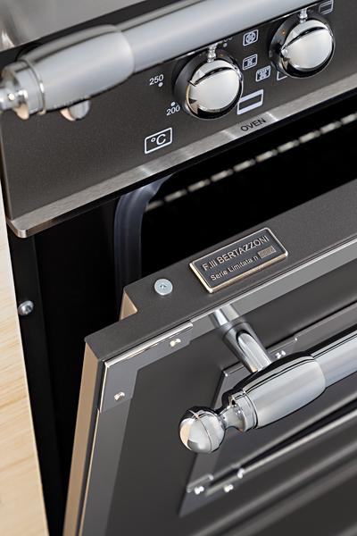 https://assets.bertazzoni.com/asset/5a830409-35f1-44e3-b8a9-9f46a18740dd/thumbnail/webimage-_Q7I1894