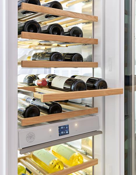 https://assets.bertazzoni.com/asset/6679f481-eb3a-4537-b797-a4e1dfe2e714/thumbnail/webimage-Built-in-Columns-Wine-Column