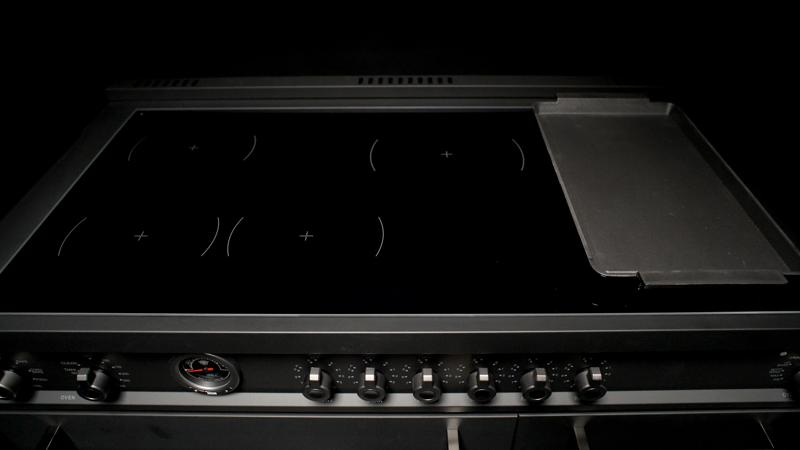 https://assets.bertazzoni.com/asset/b9d0eb89-5657-4a29-933e-9a0bef78bace/thumbnail/webimage-Carbonio-Finish-Video-Images